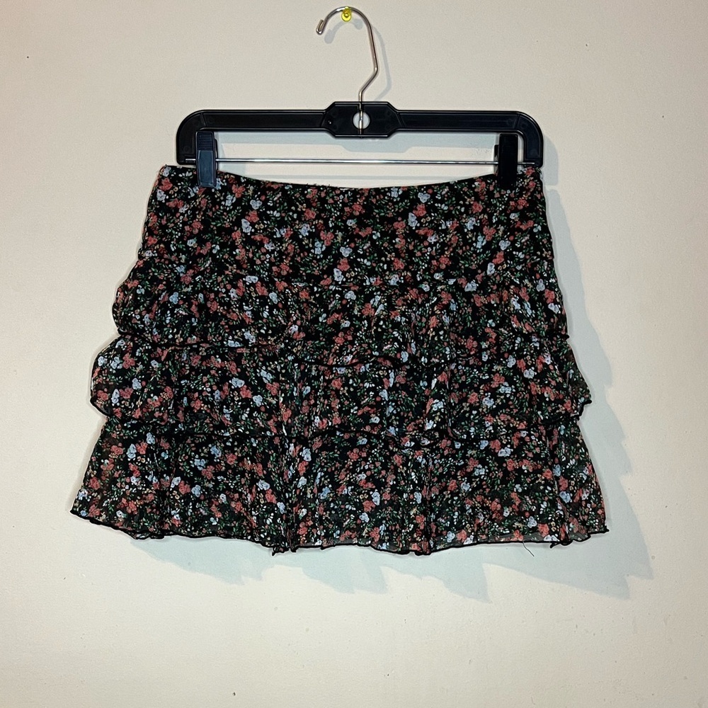 ⭐️Forever 21 Floral Ruffle Mini Skirt - Picture 2 of 5